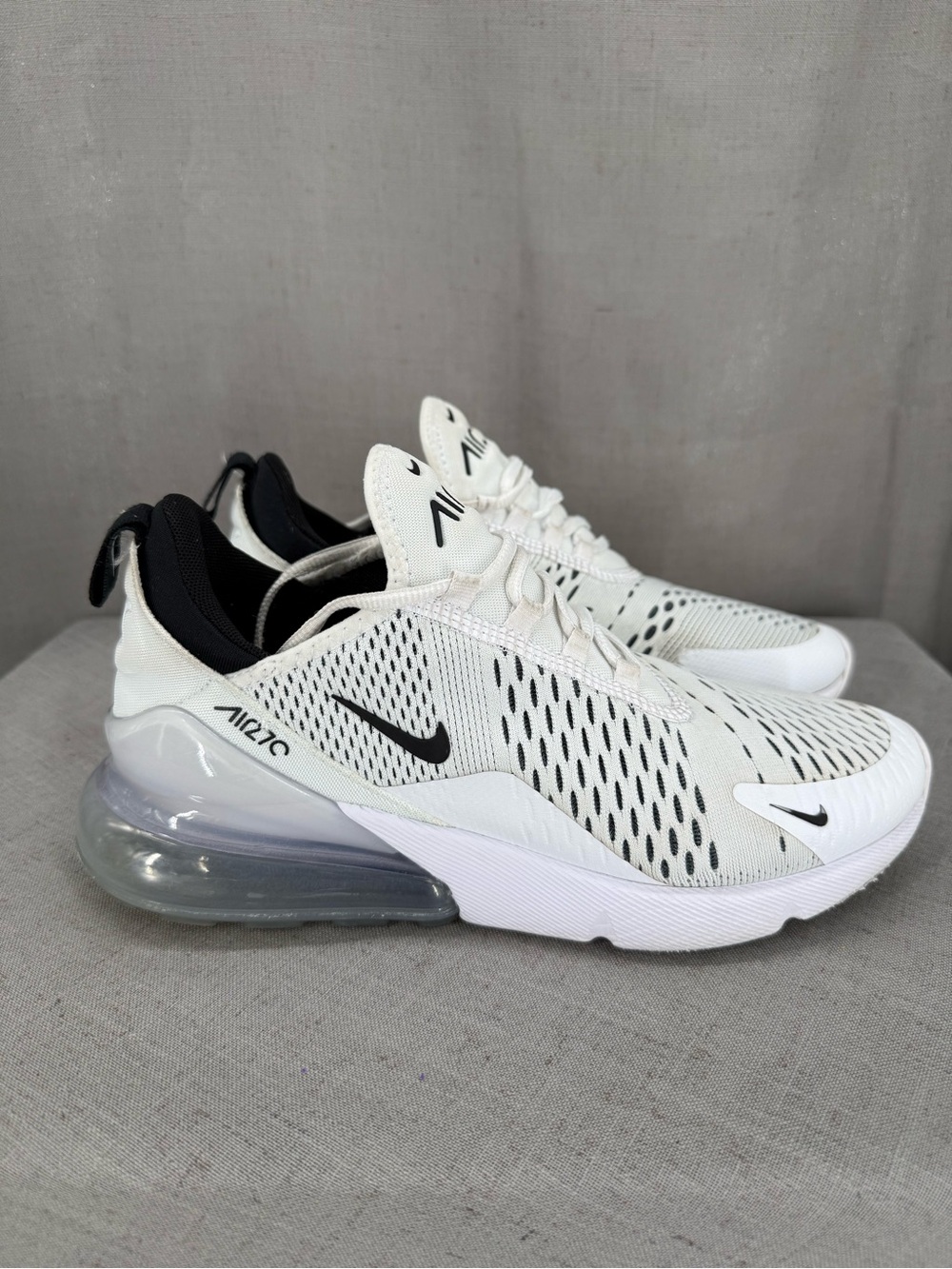 Nike Air Max 270 women’s Sz 9 Black White Running Shoes - Picture 3 of 9